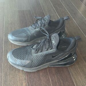 NIKE AIR MAX 270